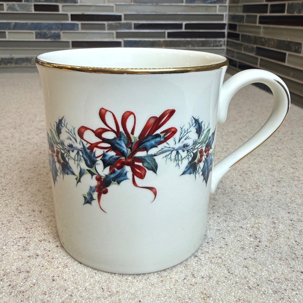 Lenox Winter Greetings Bone China Mug Catherine McClung Holly & Ribbon Gold Rim